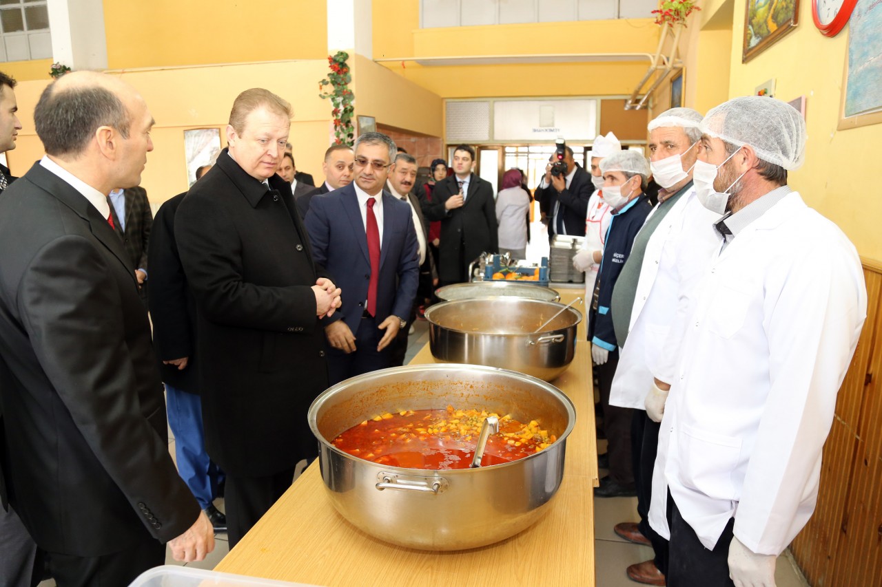 Vali Yavuz Kelkit’e çıkarma yaptı 9