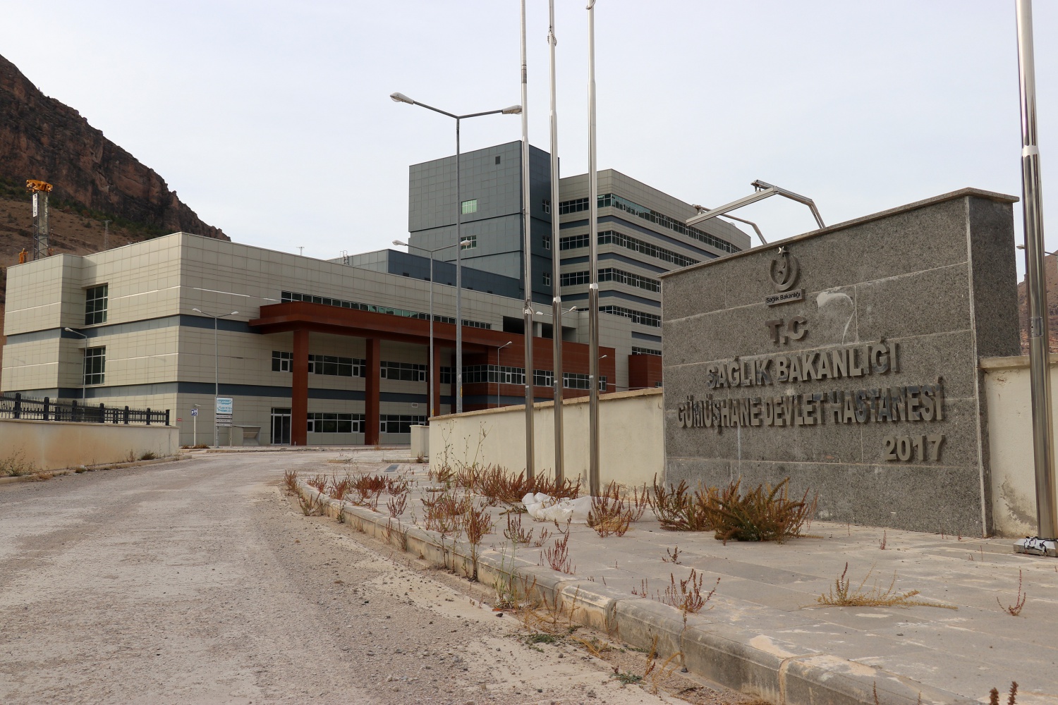 Yeni hastane için yerin 15 kat altına duvar yapılıyor 20