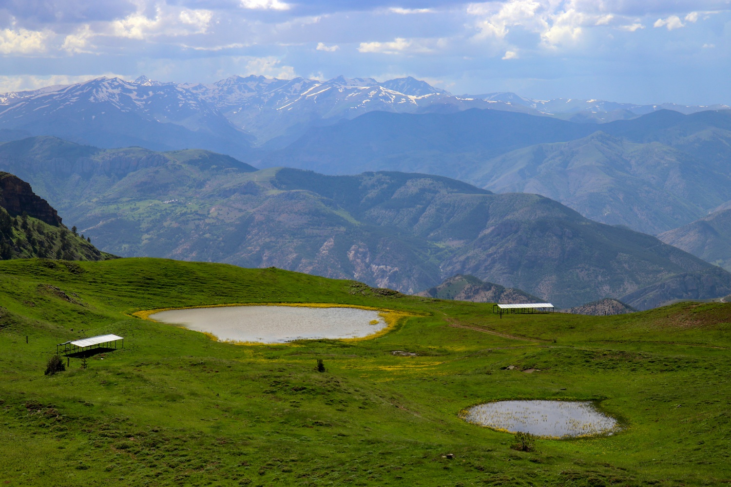 Adını efsaneden alan ‘Dipsiz göl’ büyülüyor   4