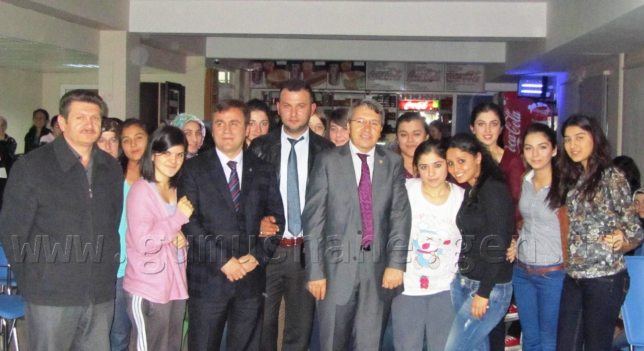 Üstün, Üniversite Öğrencilerini Ziyaret Etti 3