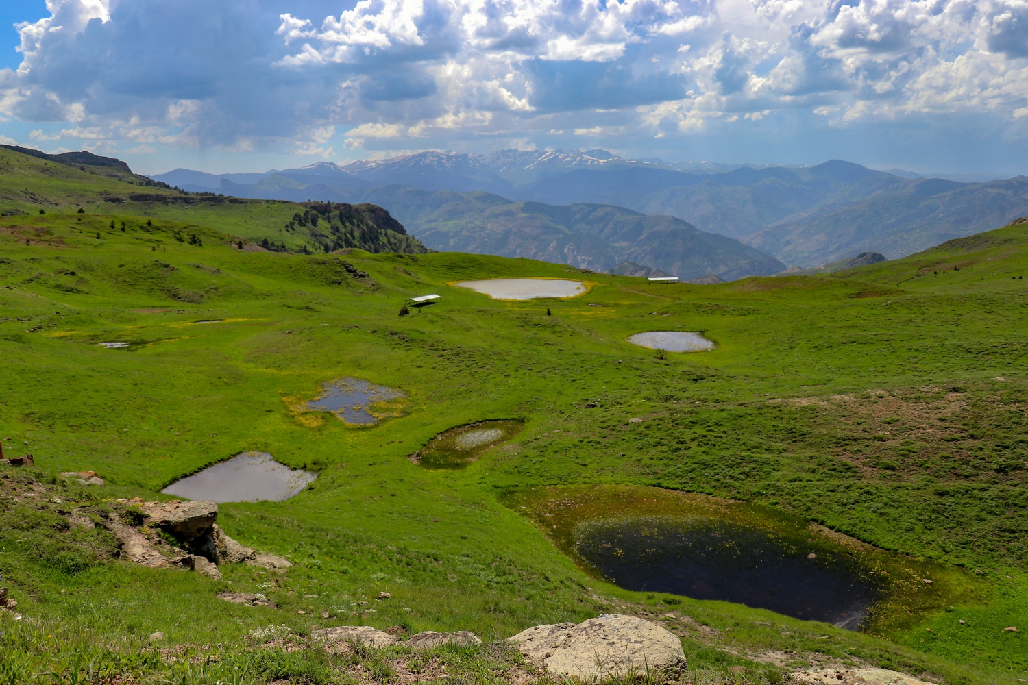 Adını efsaneden alan ‘Dipsiz göl’ büyülüyor   7