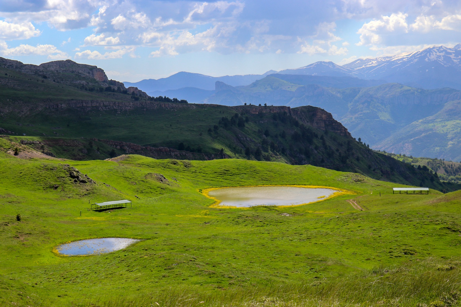Adını efsaneden alan ‘Dipsiz göl’ büyülüyor   9