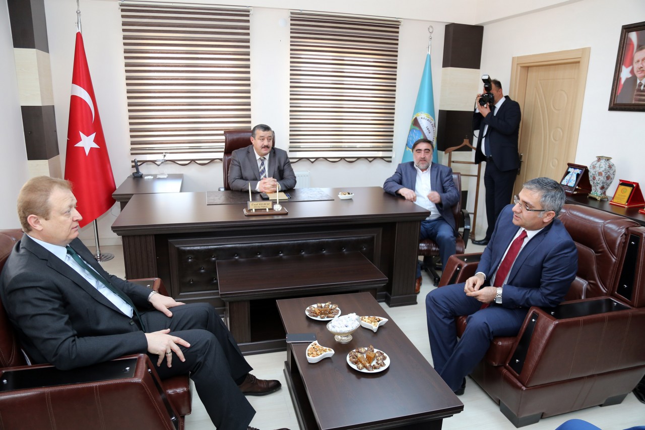 Vali Yavuz Kelkit’e çıkarma yaptı 26