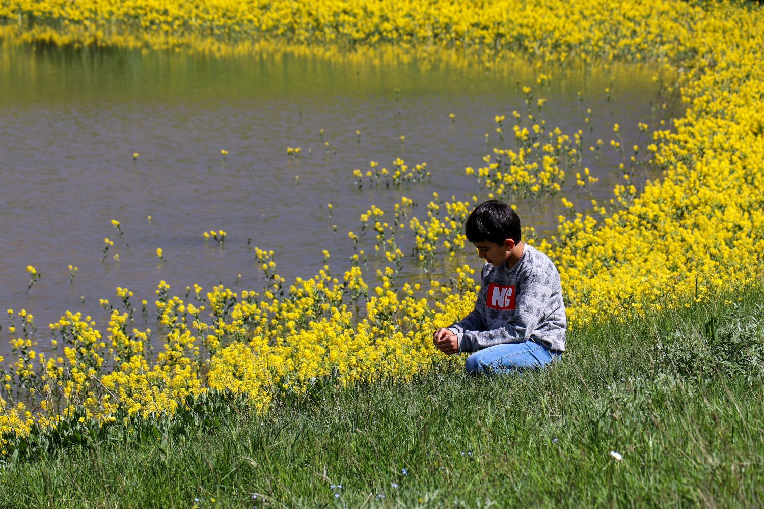 Adını efsaneden alan ‘Dipsiz göl’ büyülüyor   14