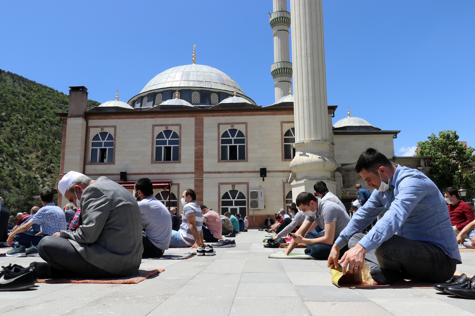 Gümüşhane’de 2,5 ay sonra ilk Cuma namazı kılındı 3