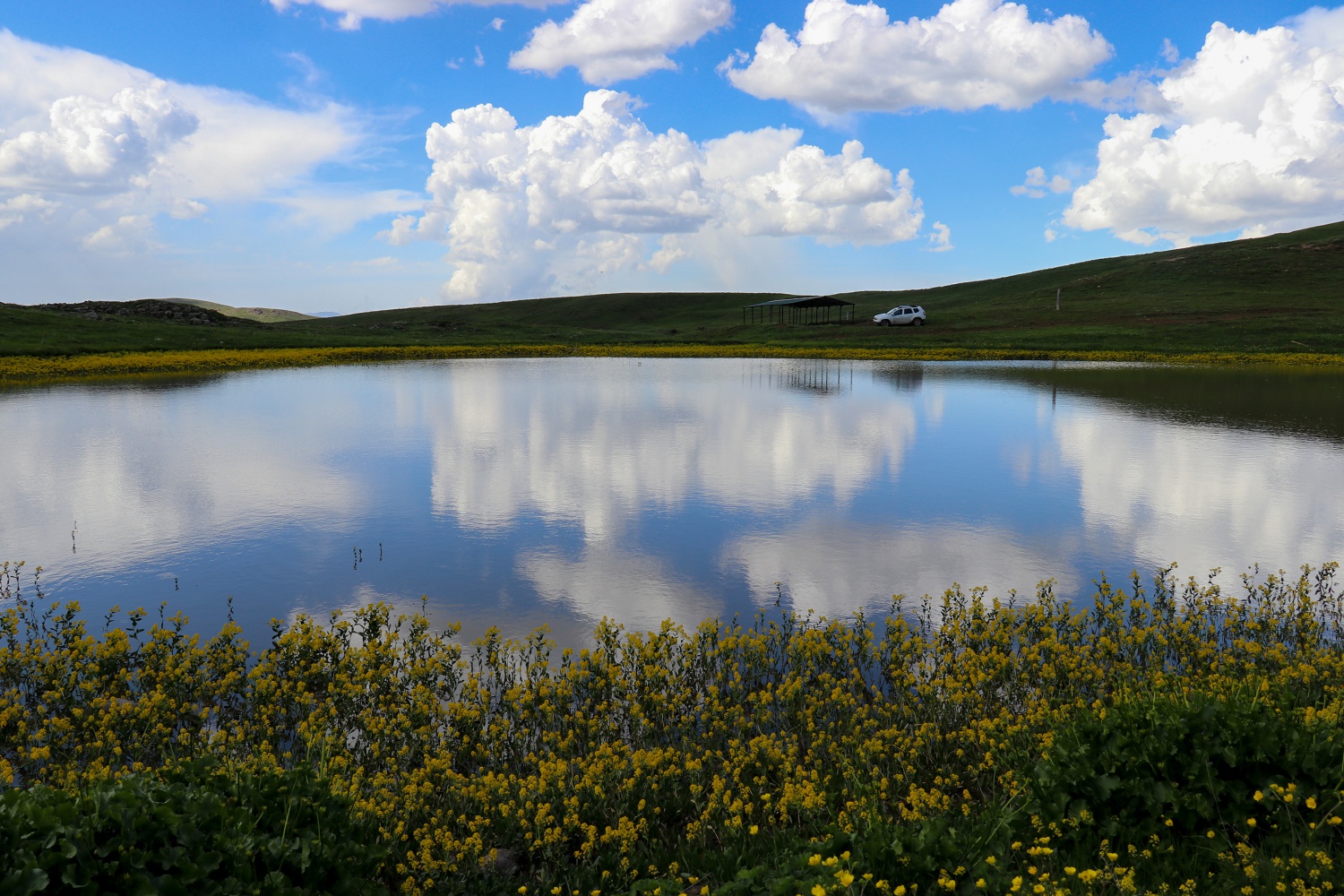 Adını efsaneden alan ‘Dipsiz göl’ büyülüyor   16