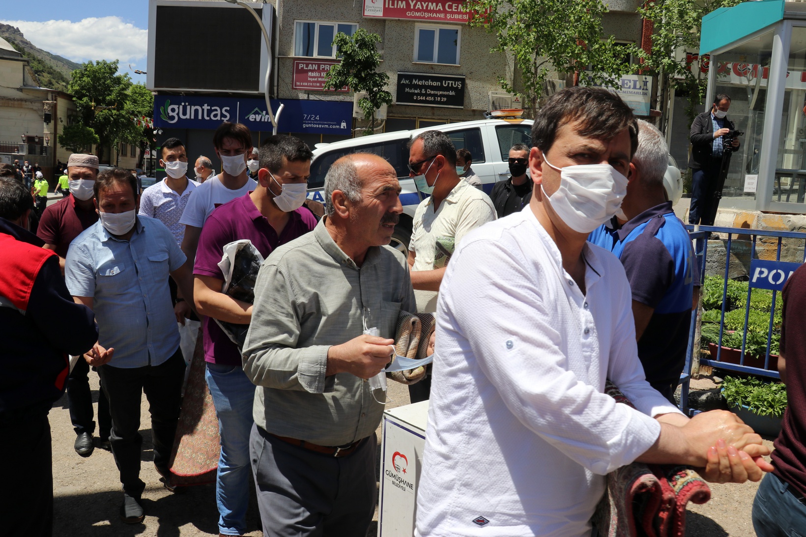 Gümüşhane’de 2,5 ay sonra ilk Cuma namazı kılındı 7