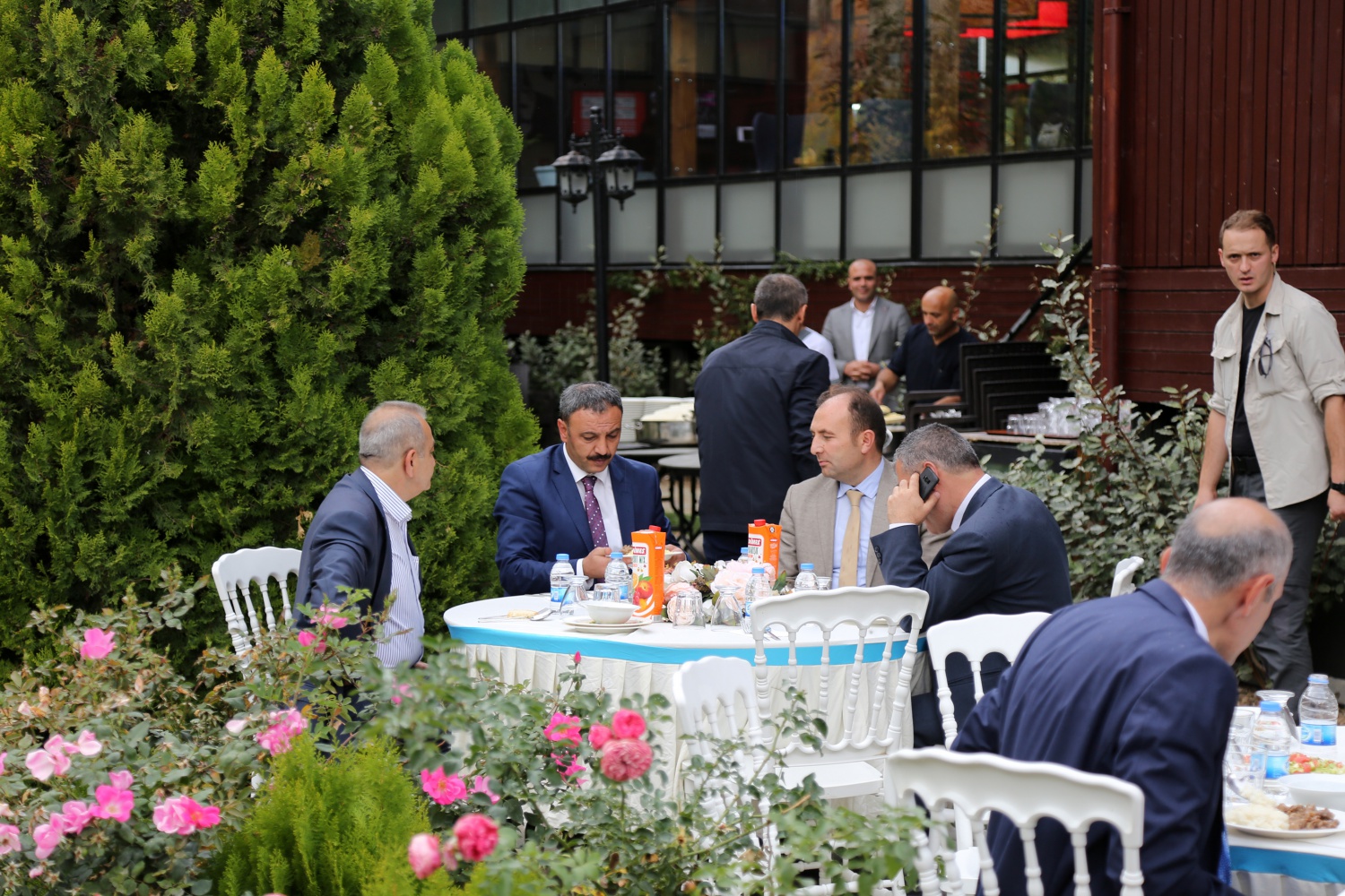 Gümüşhane’de muhtarlar yemekte buluştu 2