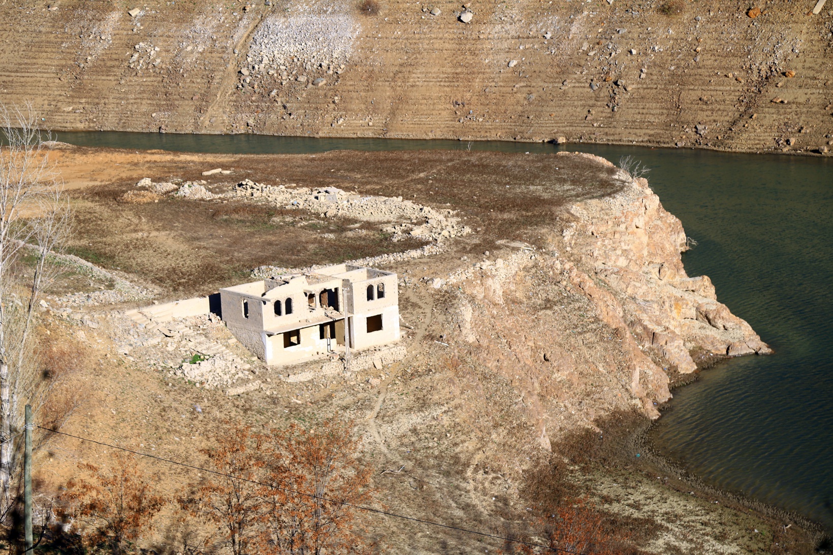 Torul Baraj gölü 45 metre çekildi 7