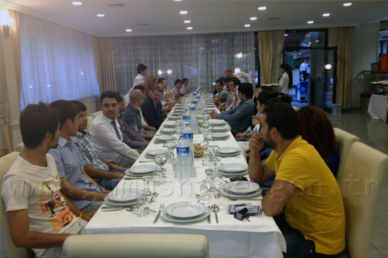 Milletvekili Üstün Doğu Türkistanlı Kardeşlerimize İftar Verdi 1