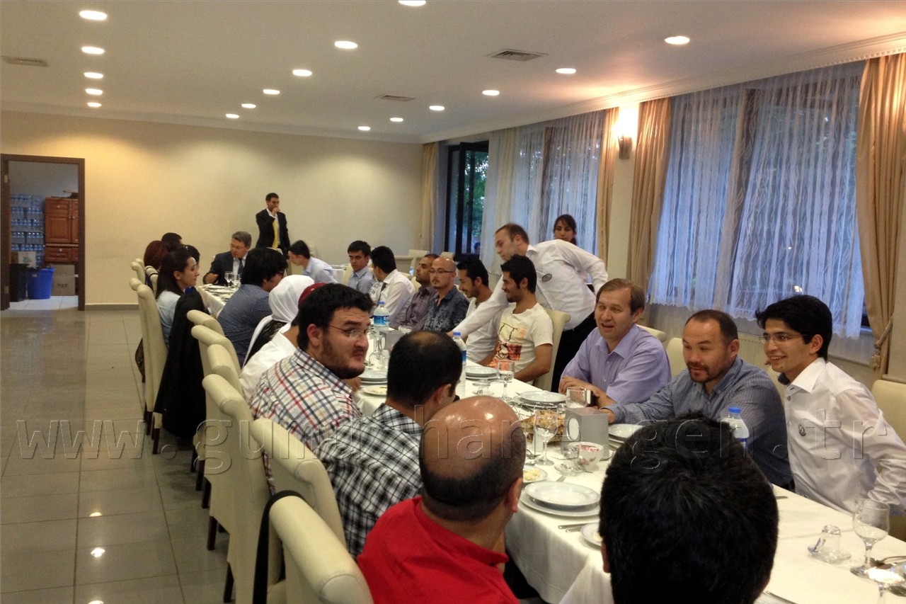 Milletvekili Üstün Doğu Türkistanlı Kardeşlerimize İftar Verdi 2