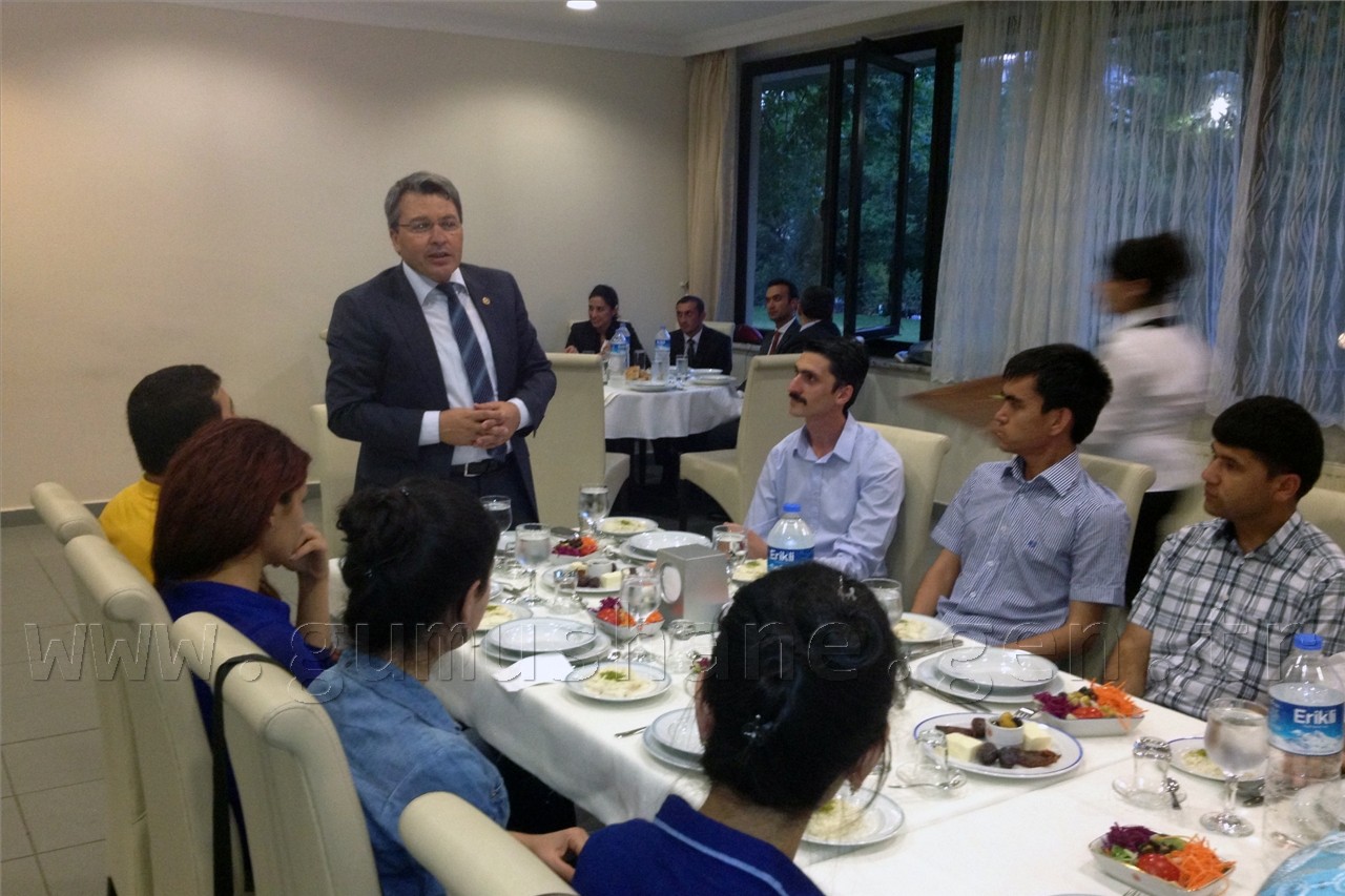 Milletvekili Üstün Doğu Türkistanlı Kardeşlerimize İftar Verdi 3