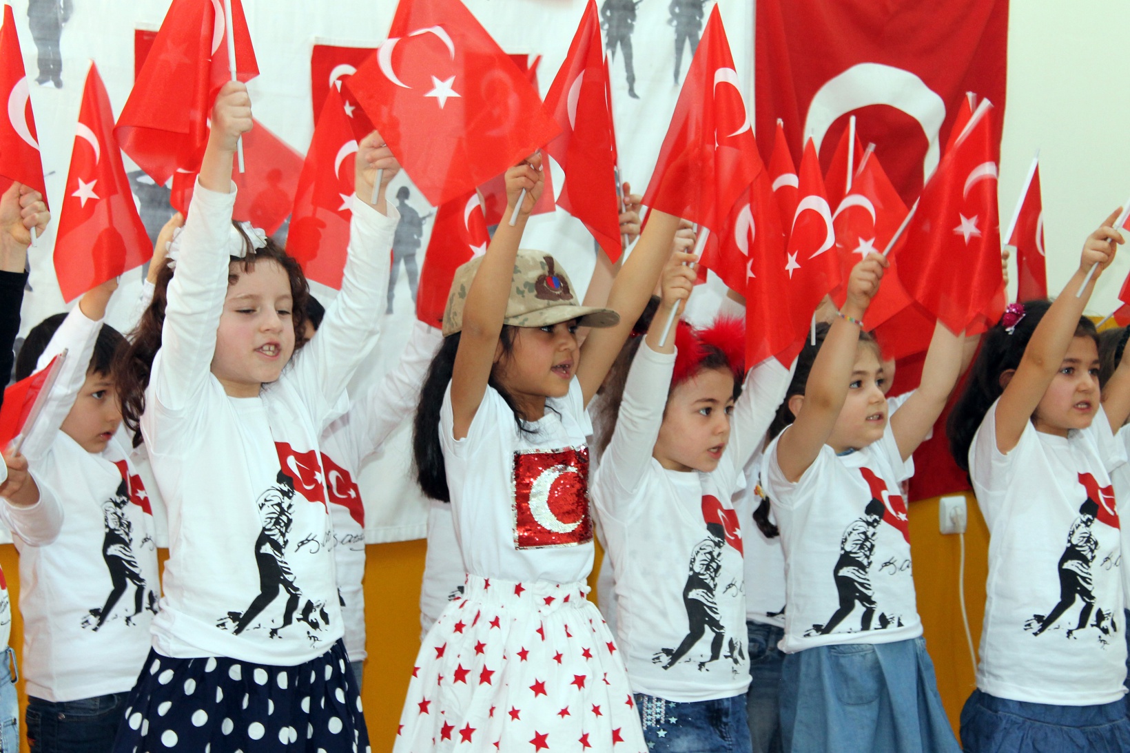 Minik öğrencilerden Mehmetçiğe anlamlı hediye 3