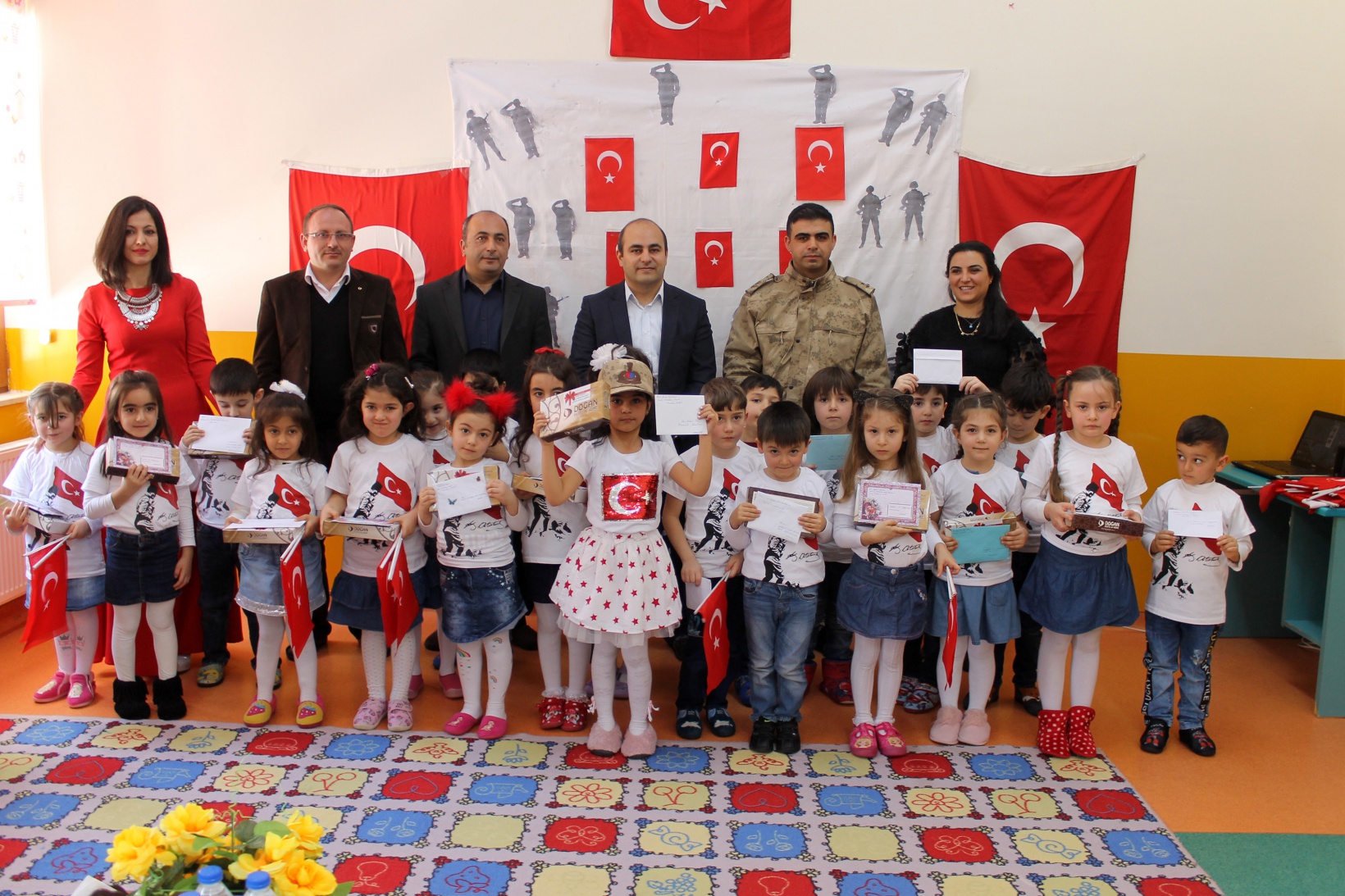 Minik öğrencilerden Mehmetçiğe anlamlı hediye 1