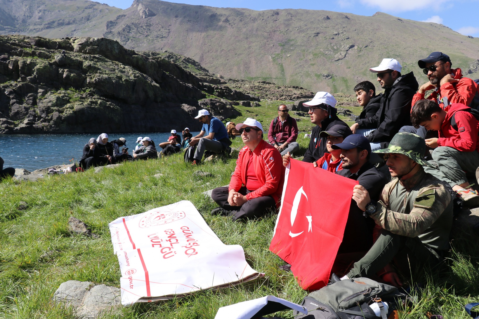 Artabel Gölleri'nde 15 Temmuz şehitleri anısına unutulmaz doğa yürüyüşü 30