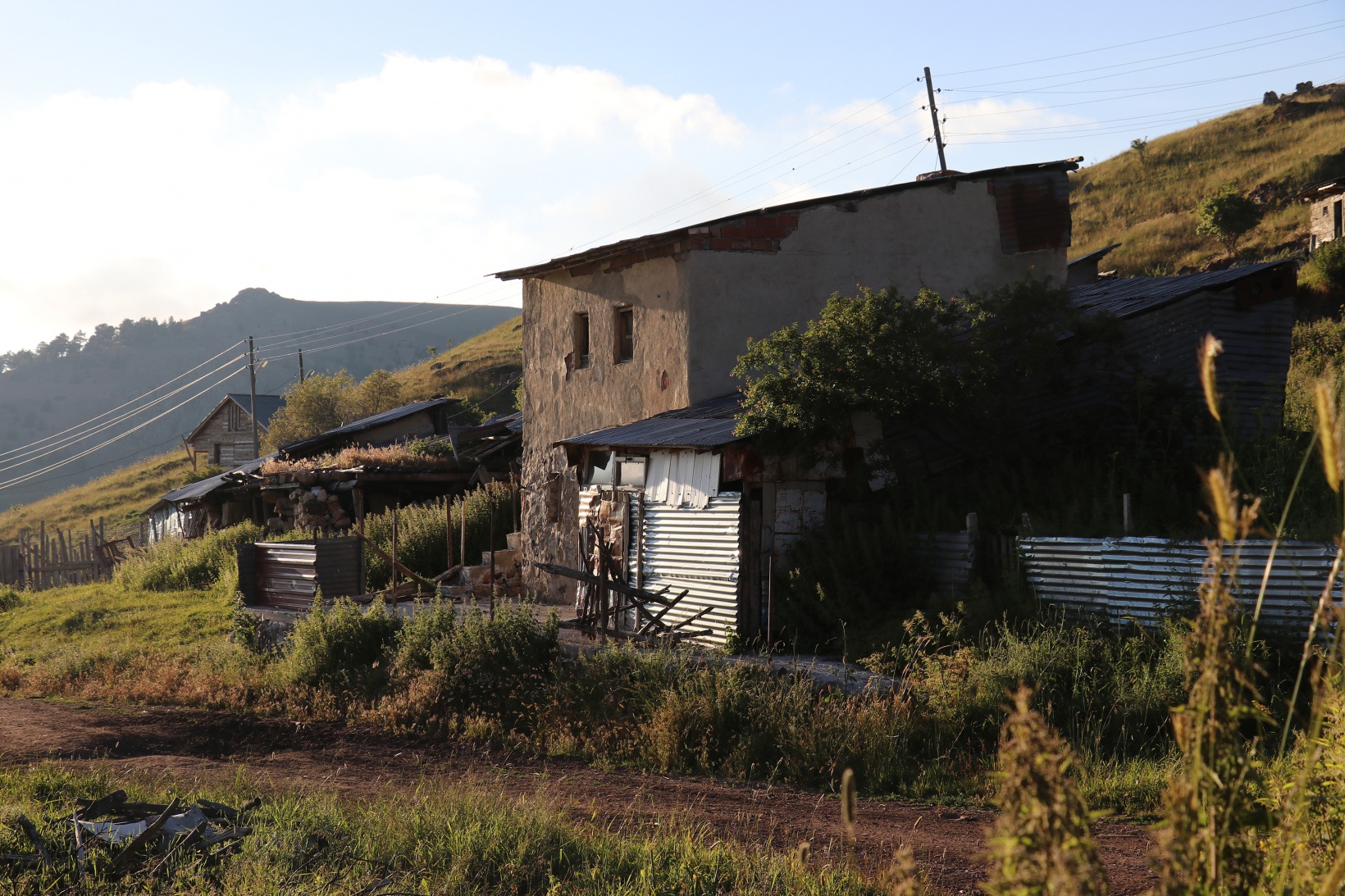 Gümüşhane'nin yüksek kesimlerinde sobalar sönmek bilmiyor 18