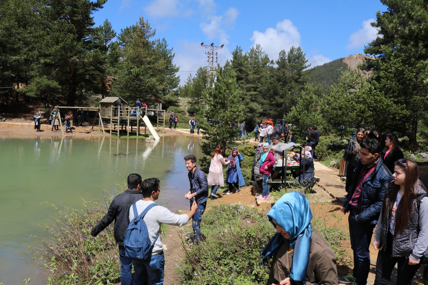 Üniversite öğrencileri önce Tomara sonra Limni Gölünde coştu 27