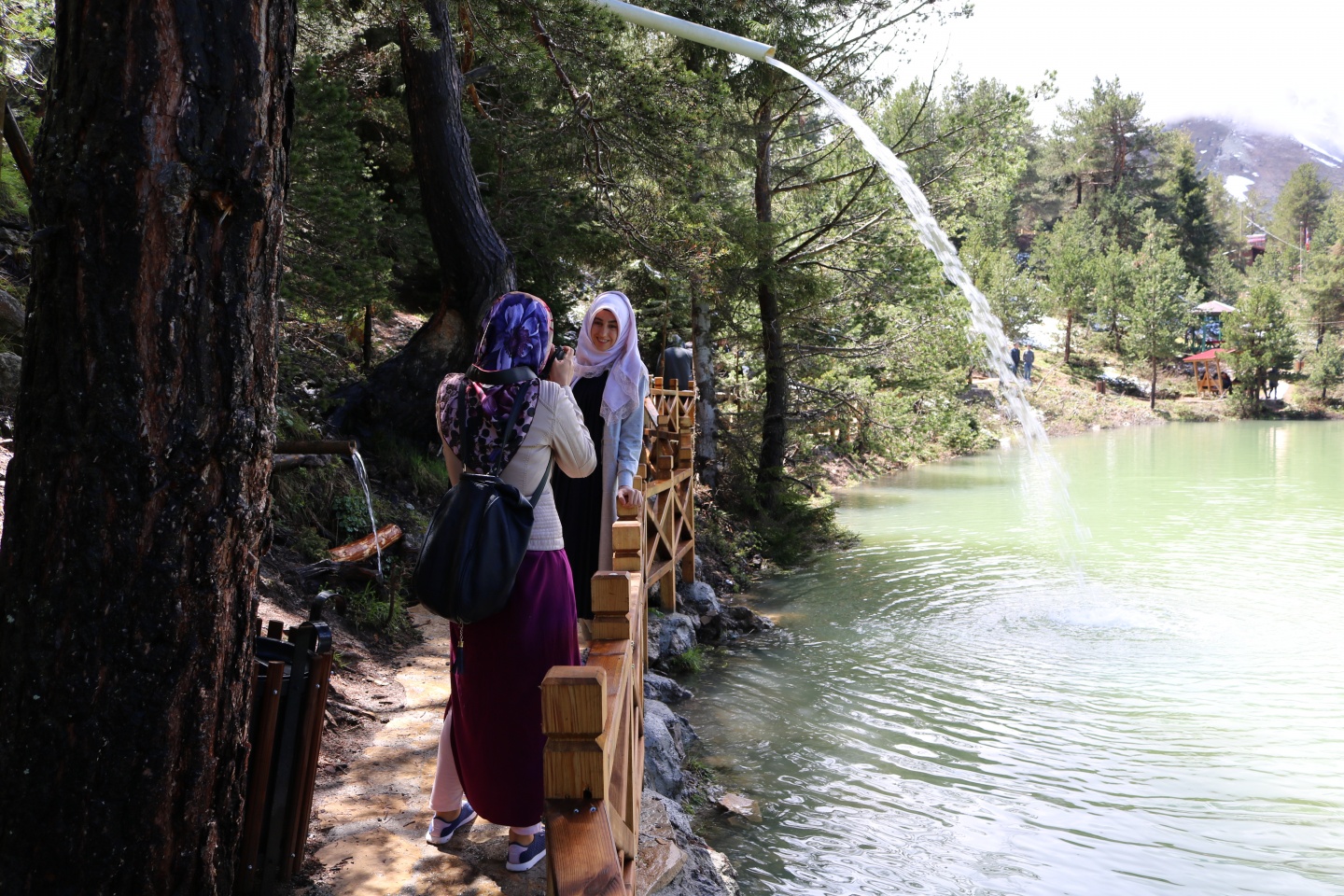 Üniversite öğrencileri önce Tomara sonra Limni Gölünde coştu 23