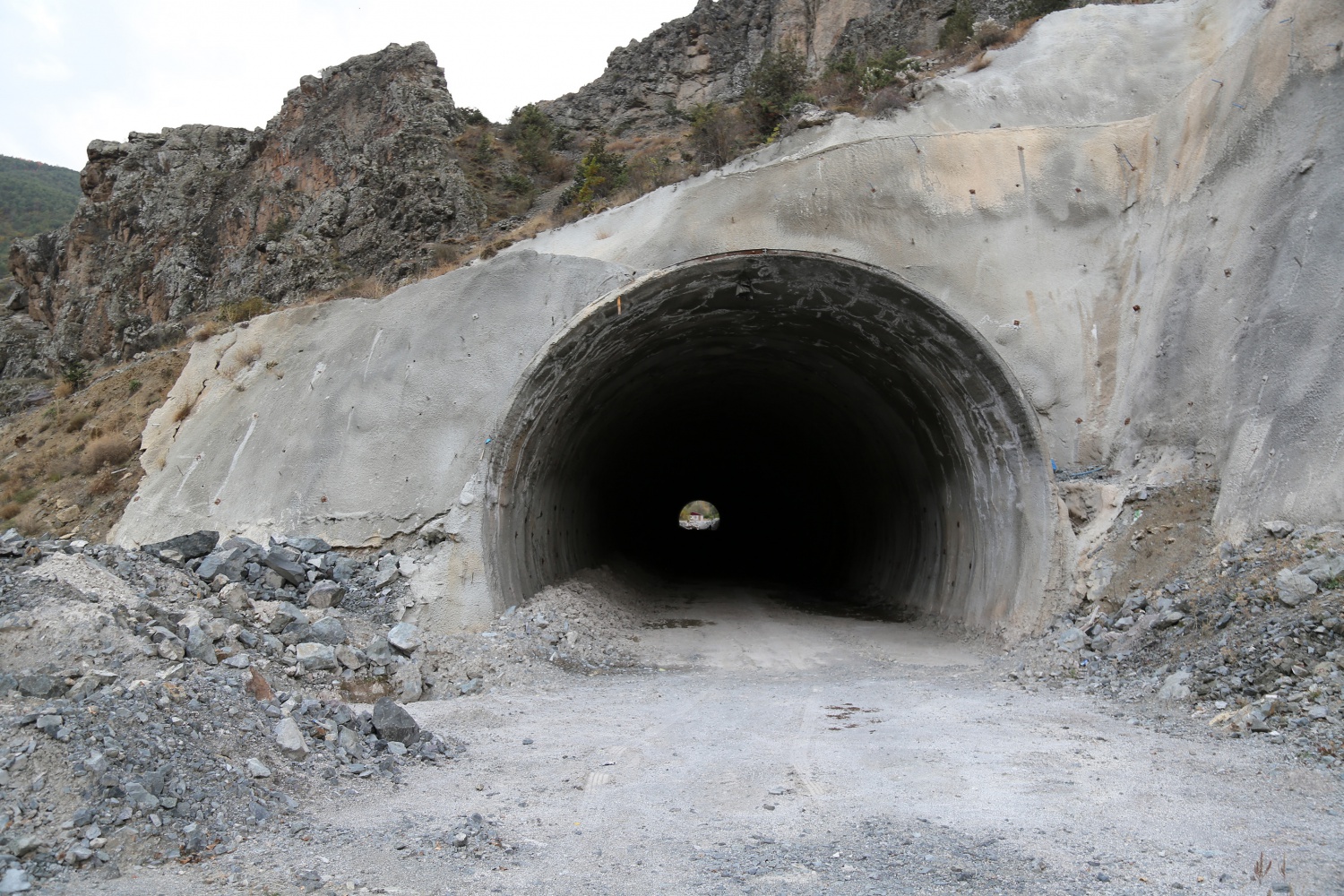 Gümüşhane’de ki bu tünel ‘Bolu Tüneli’ olma yolunda hızla ilerliyor 12
