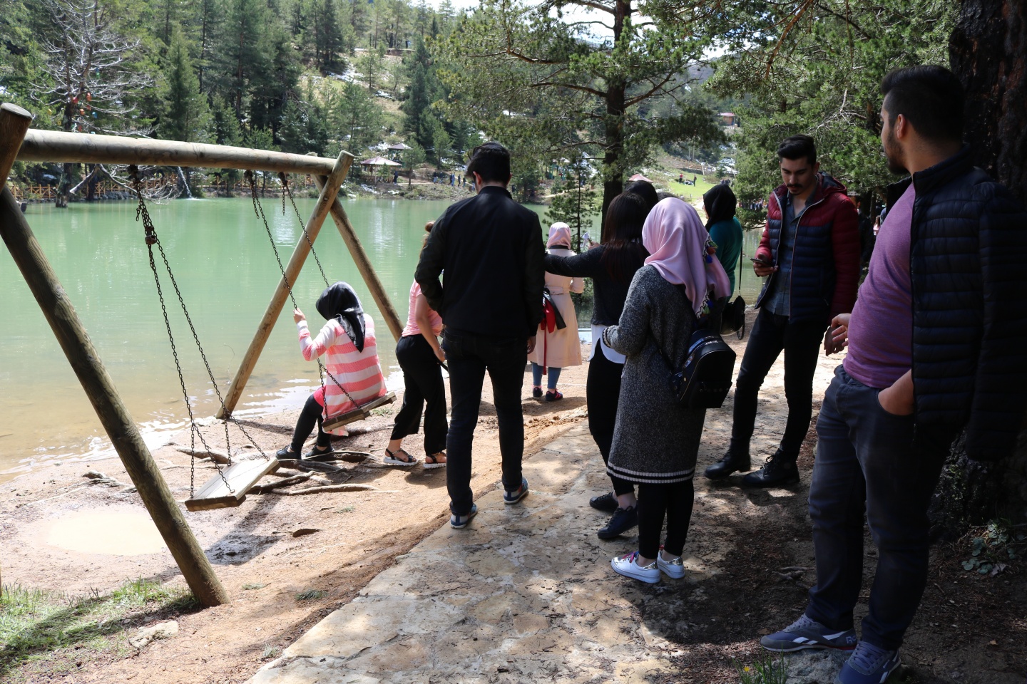 Üniversite öğrencileri önce Tomara sonra Limni Gölünde coştu 28