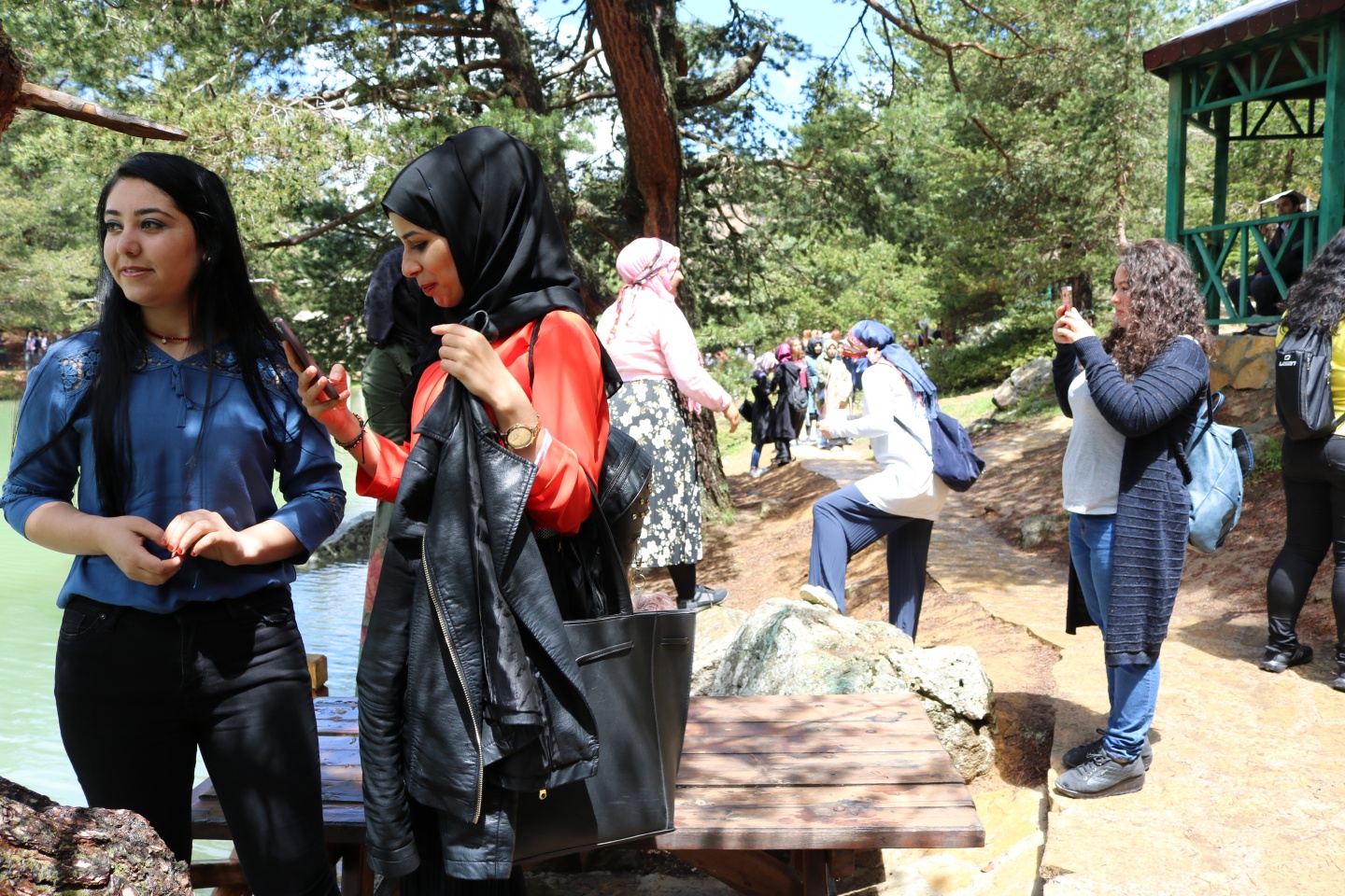 Üniversite öğrencileri önce Tomara sonra Limni Gölünde coştu 25