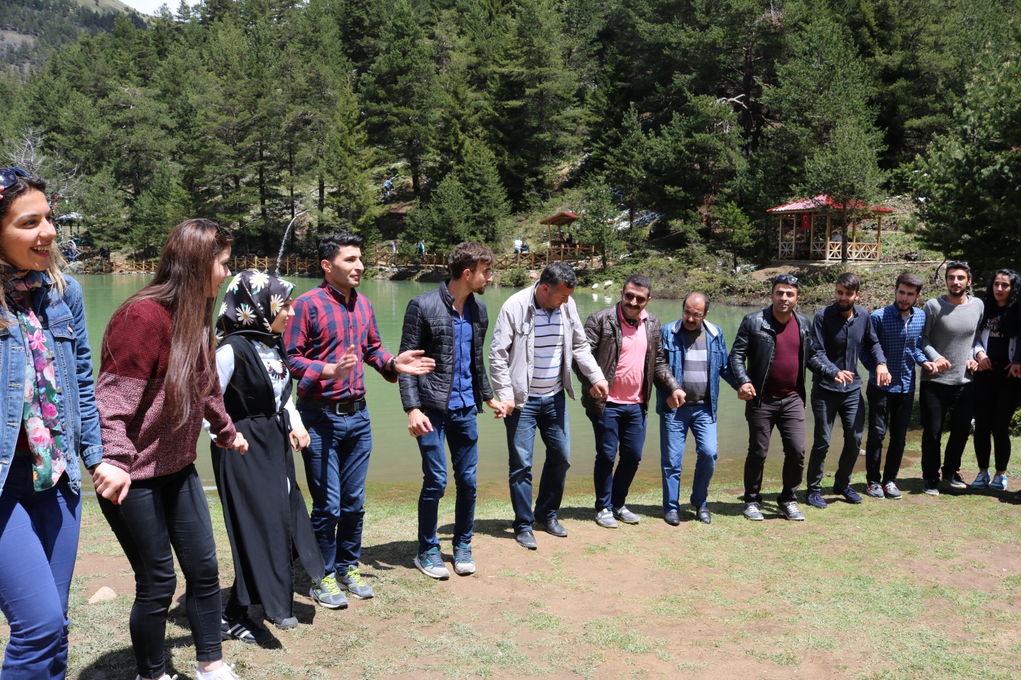 Üniversite öğrencileri önce Tomara sonra Limni Gölünde coştu 30