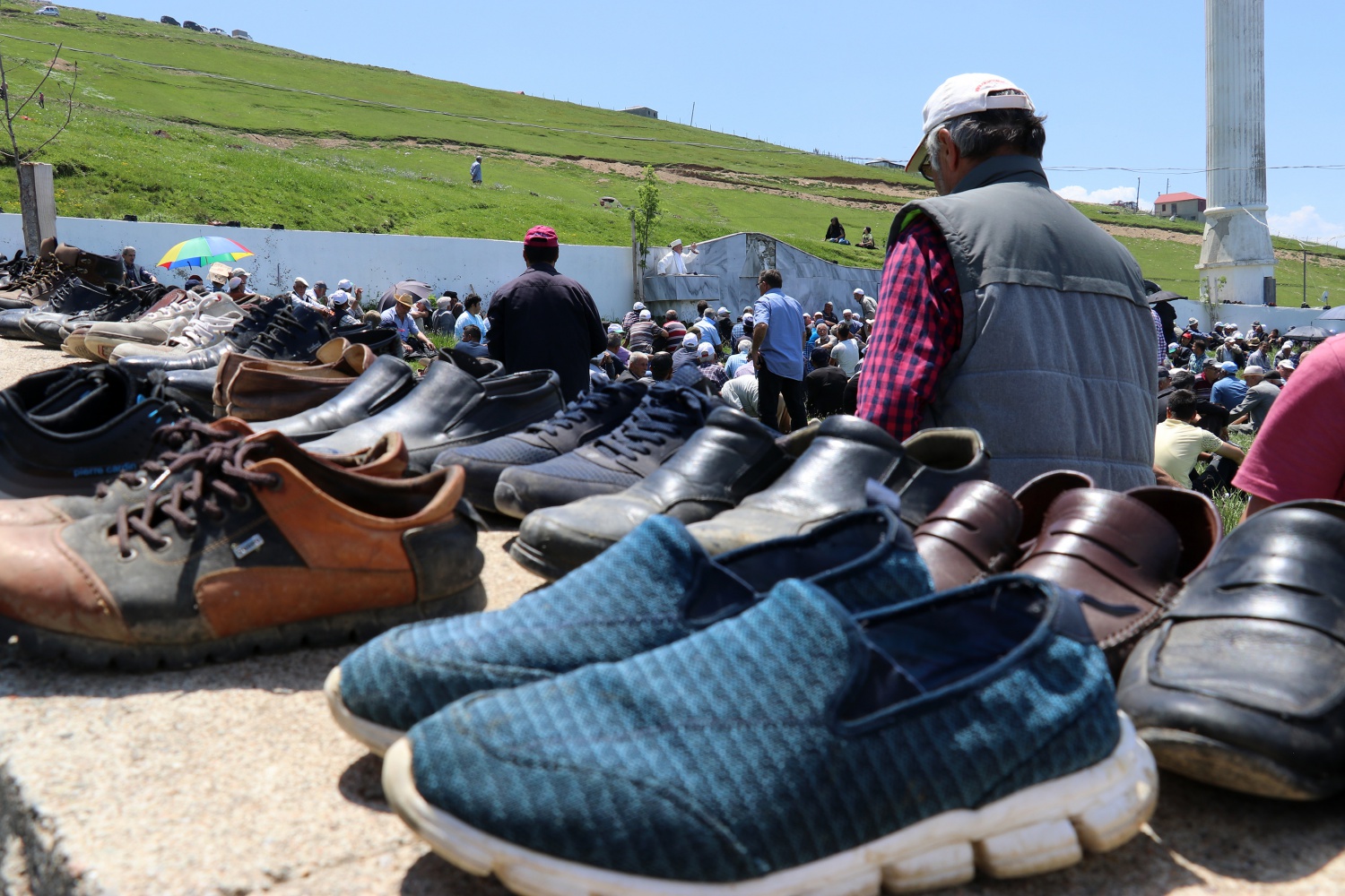 Kadırga yaylasındaki çatısız cami yaz aylarında her Cuma dolup taşıyor 17