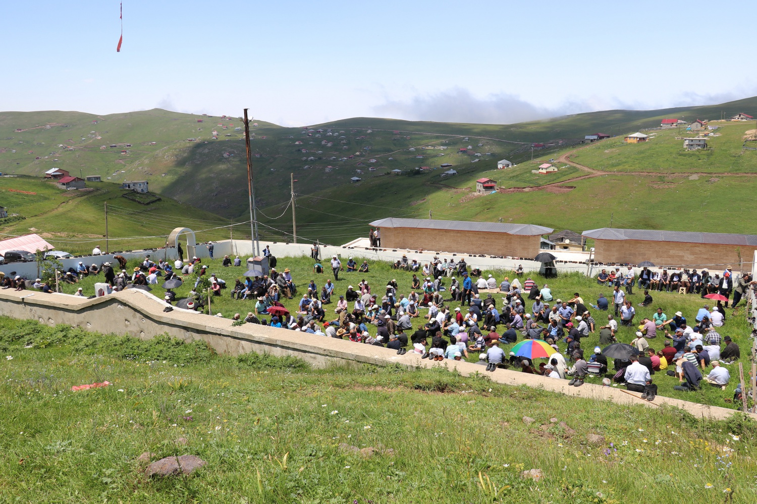 Kadırga yaylasındaki çatısız cami yaz aylarında her Cuma dolup taşıyor 23
