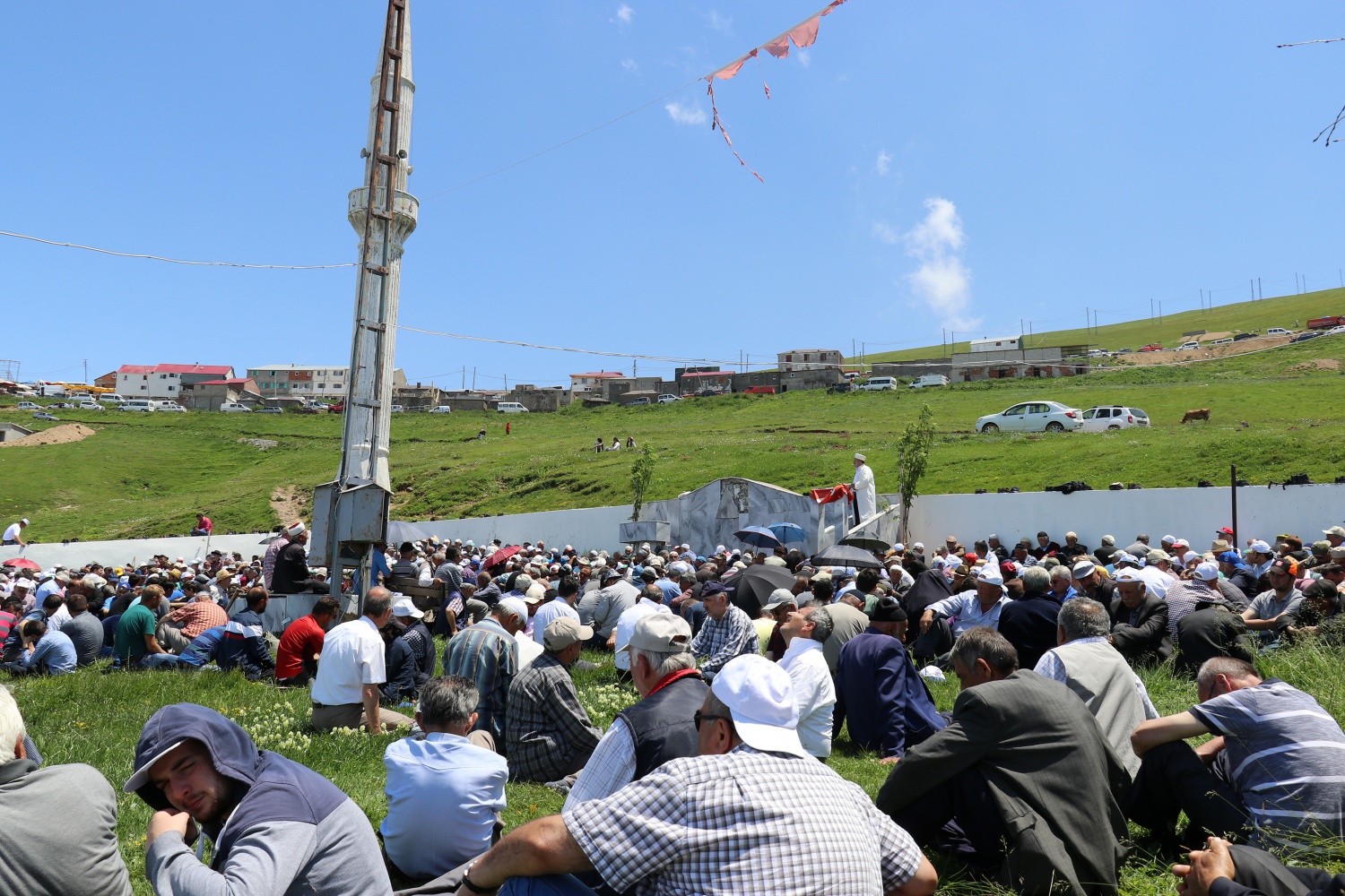 Kadırga yaylasındaki çatısız cami yaz aylarında her Cuma dolup taşıyor 19