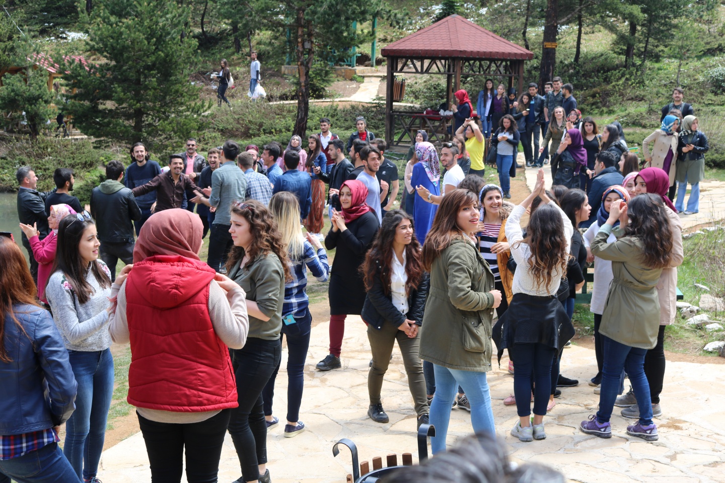 Üniversite öğrencileri önce Tomara sonra Limni Gölünde coştu 37