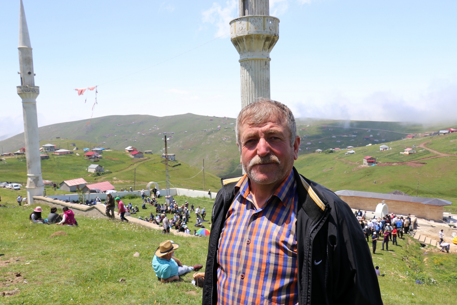 Kadırga yaylasındaki çatısız cami yaz aylarında her Cuma dolup taşıyor 20