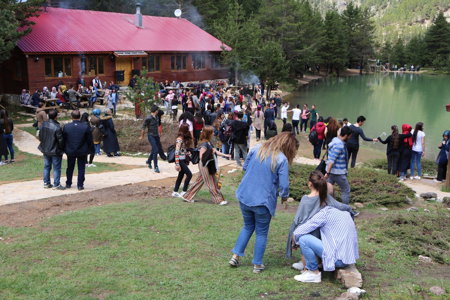 Üniversite öğrencileri önce Tomara sonra Limni Gölünde coştu 43