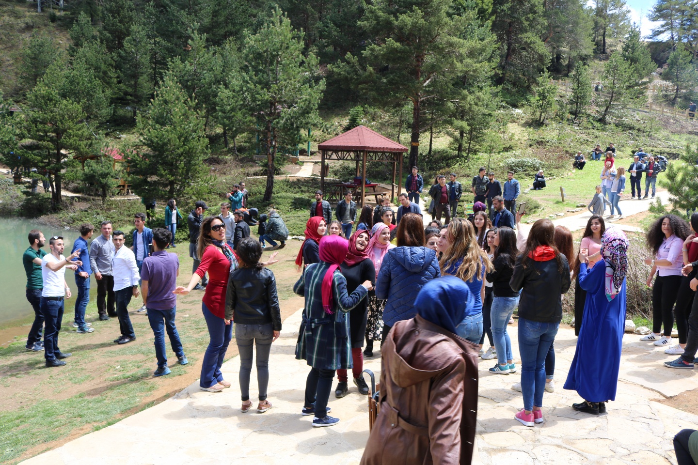Üniversite öğrencileri önce Tomara sonra Limni Gölünde coştu 41