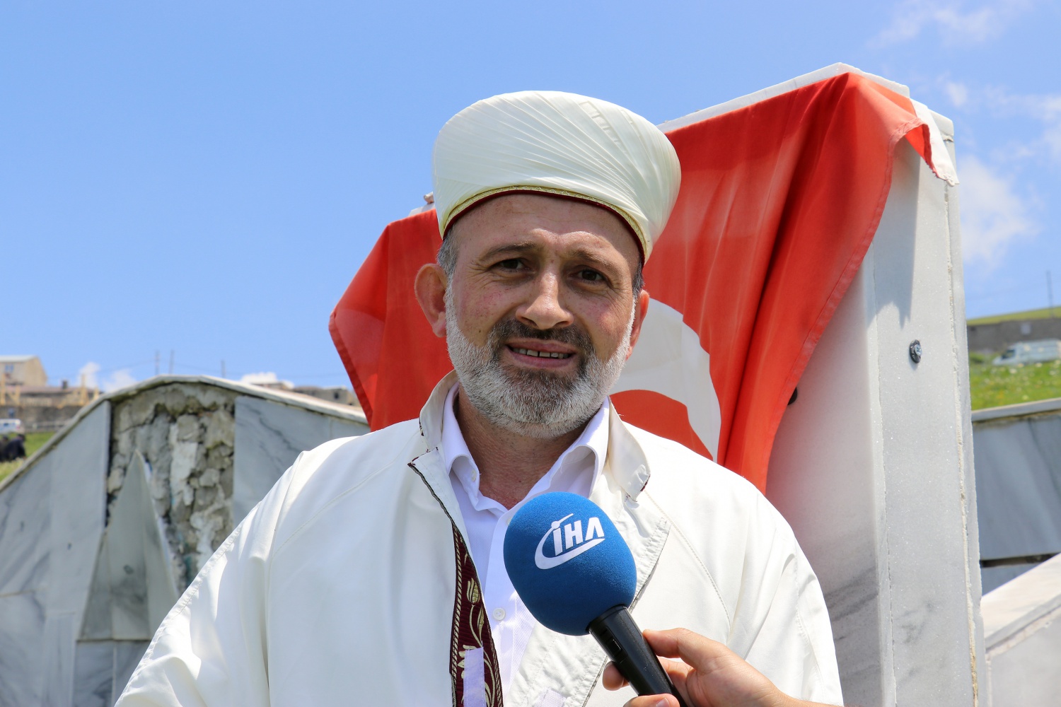 Kadırga yaylasındaki çatısız cami yaz aylarında her Cuma dolup taşıyor 21