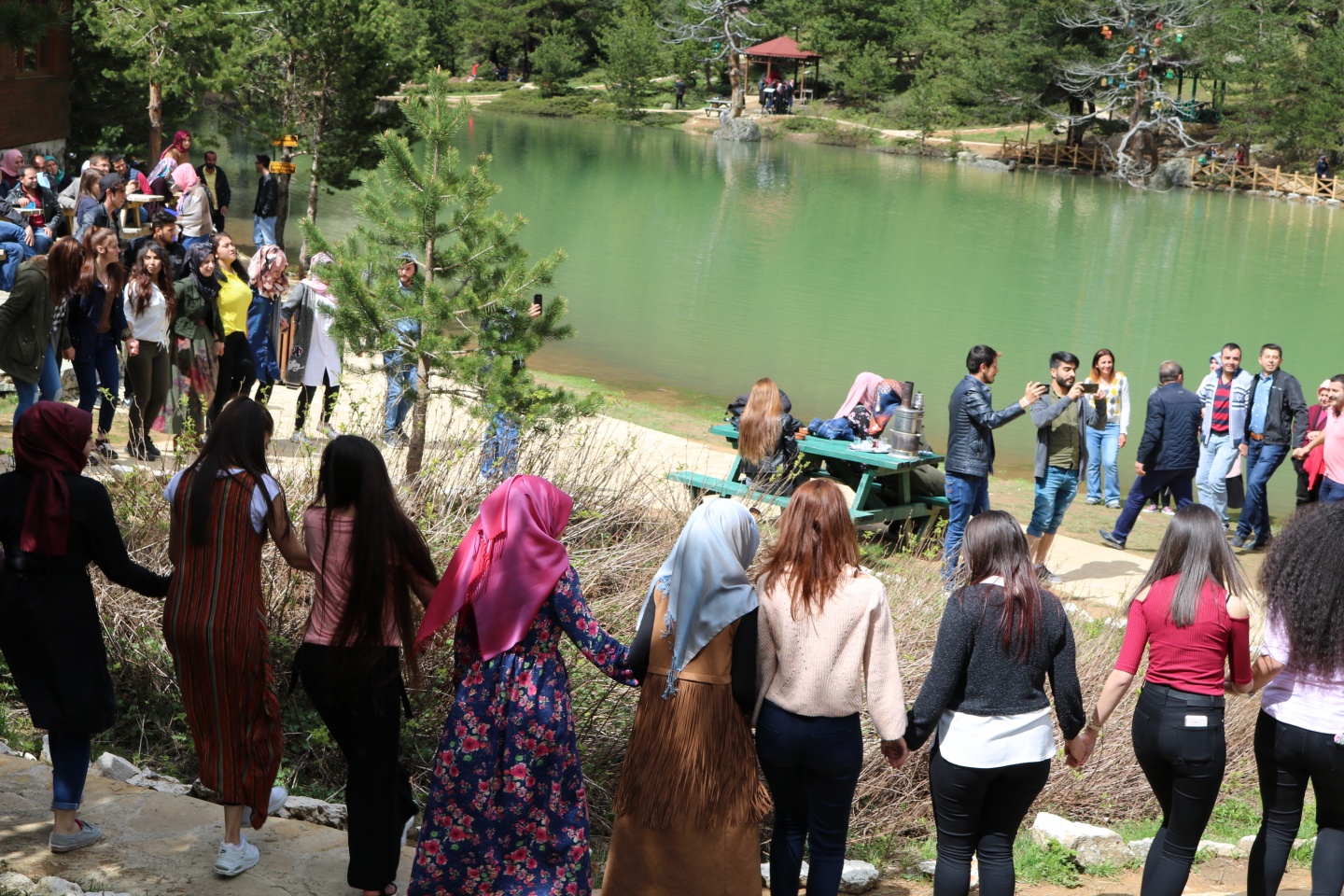 Üniversite öğrencileri önce Tomara sonra Limni Gölünde coştu 47