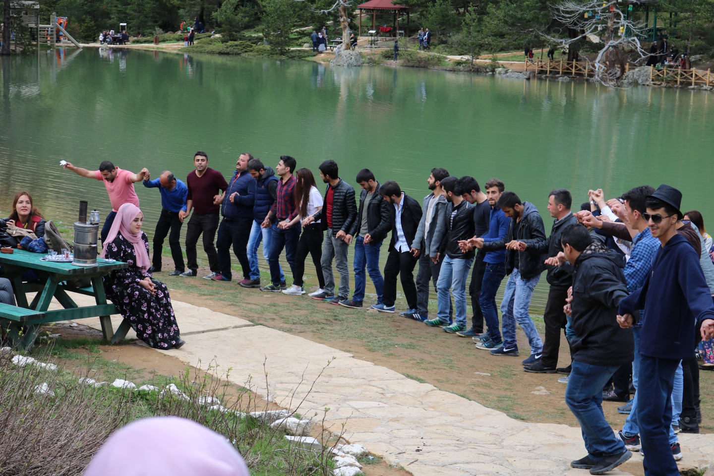 Üniversite öğrencileri önce Tomara sonra Limni Gölünde coştu 48