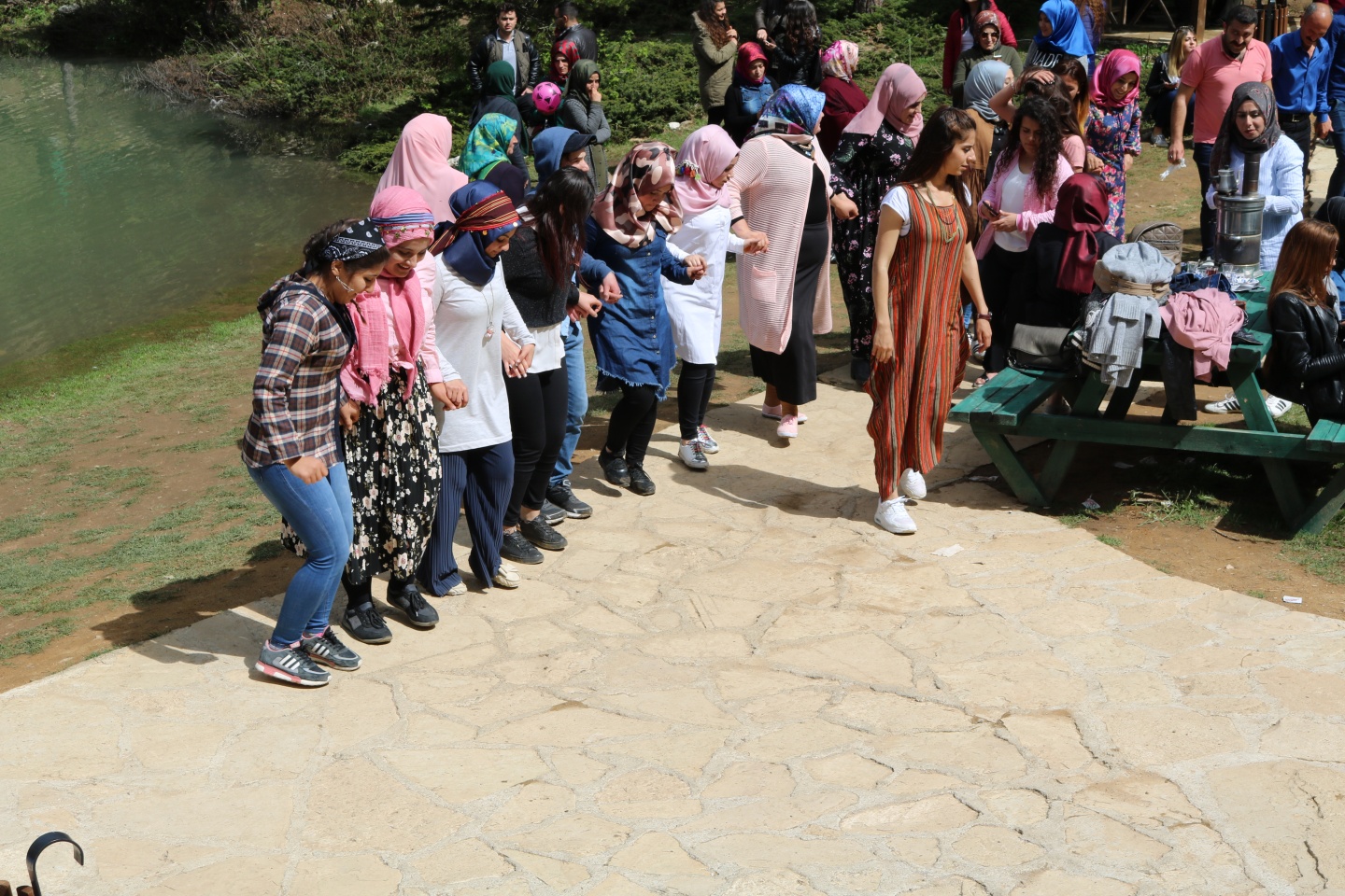 Üniversite öğrencileri önce Tomara sonra Limni Gölünde coştu 51