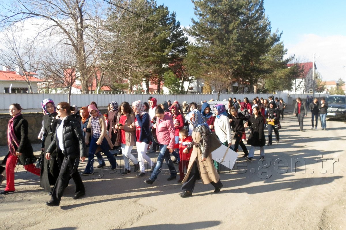 Kelkit’te Sağlıklı Yaşam Yürüyüşü Yapıldı 1