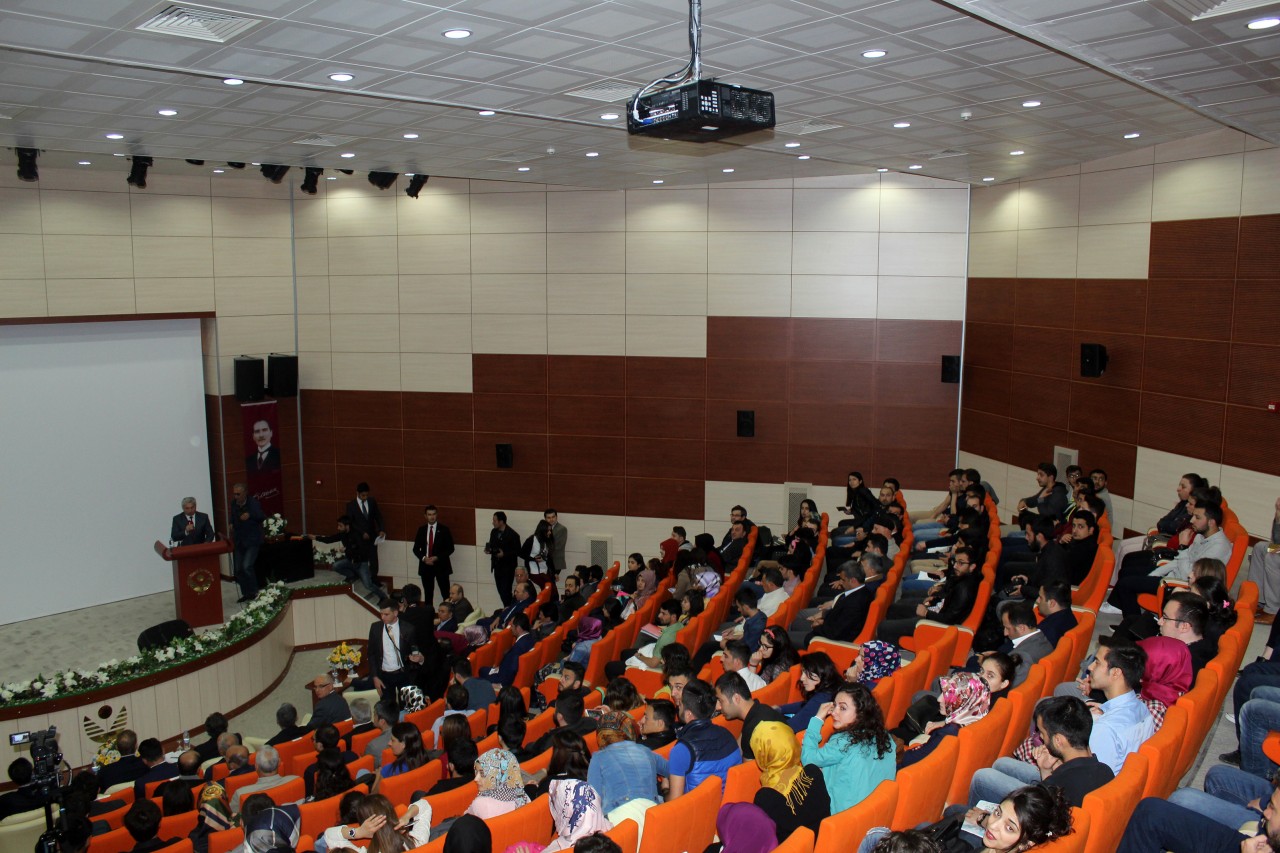 Yaşar, Başkanlık Sistemi ve Yeni Anayasayı anlattı 1