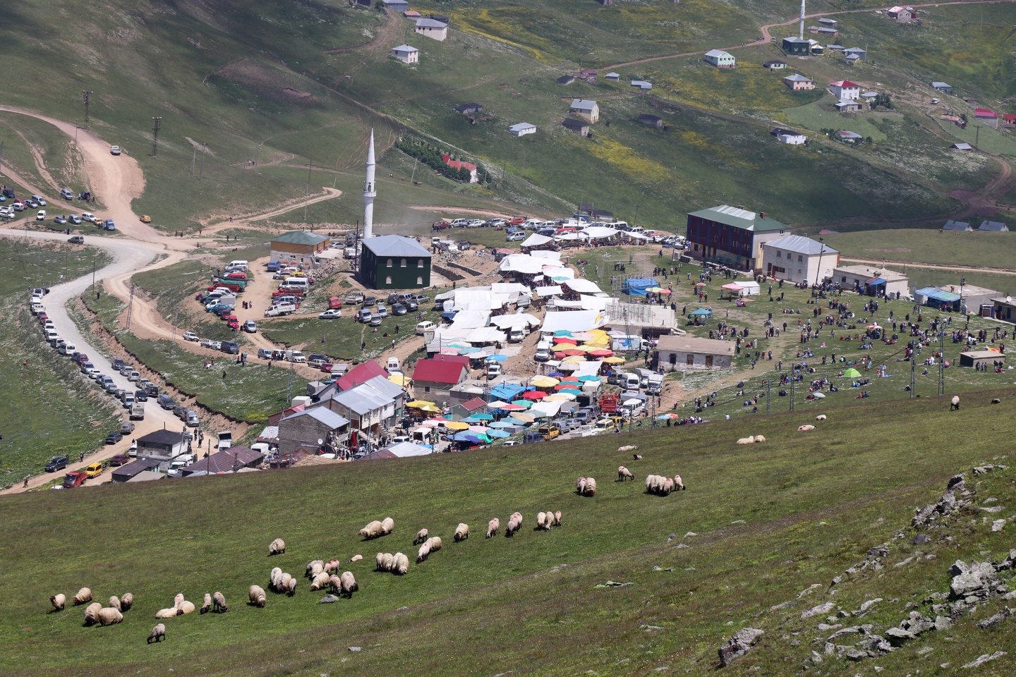 Bu caminin ne kubbesi ne çatısı var 9