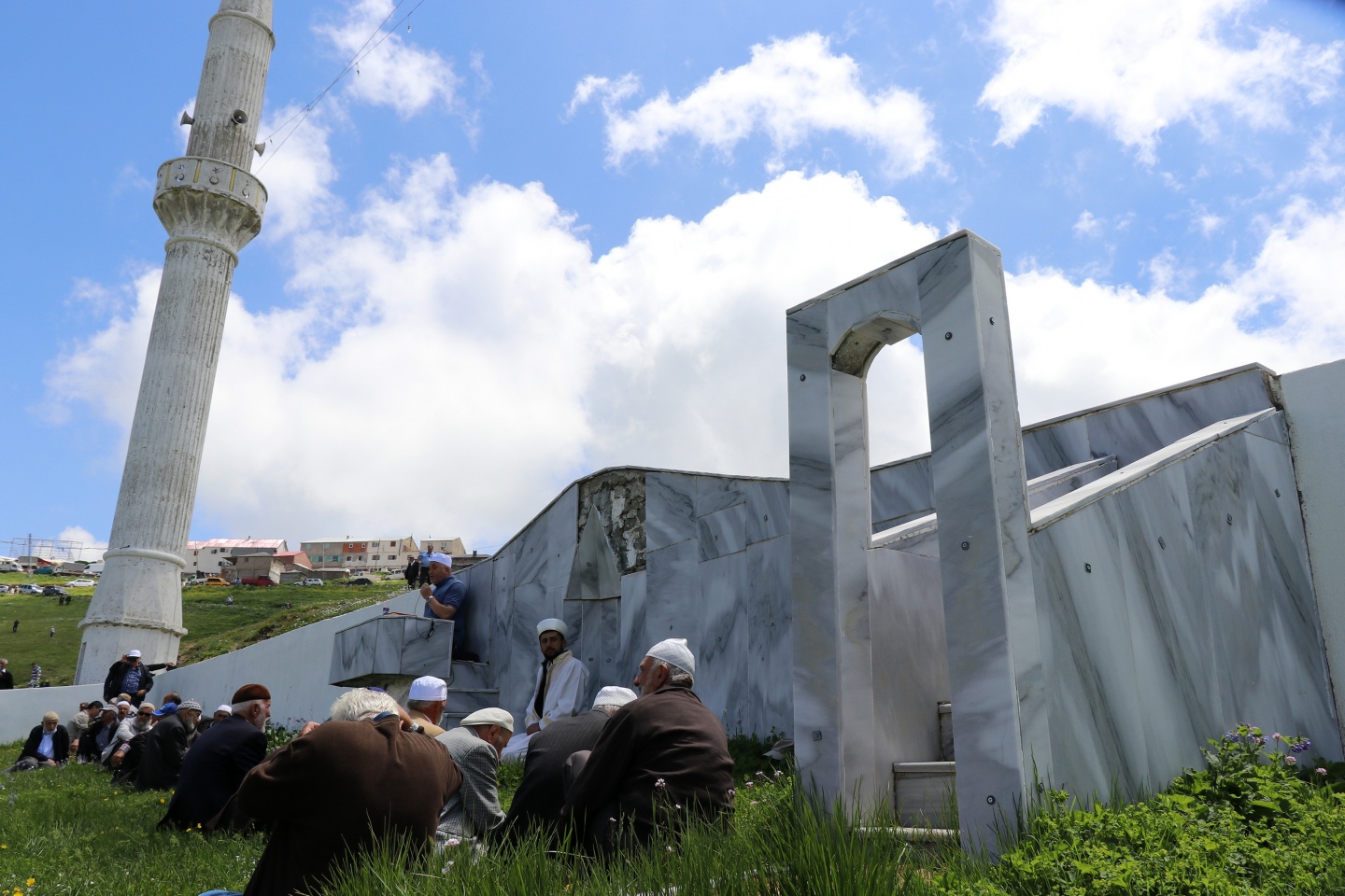 Bu caminin ne kubbesi ne çatısı var 12
