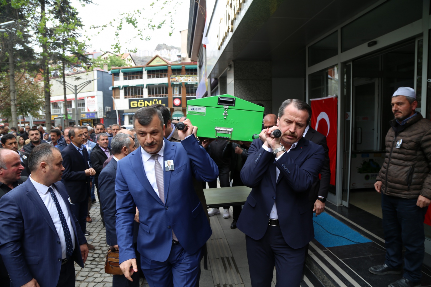 Memur-Sen İl Temsilcisi Harun Şeker son yolculuğuna uğurlandı 7