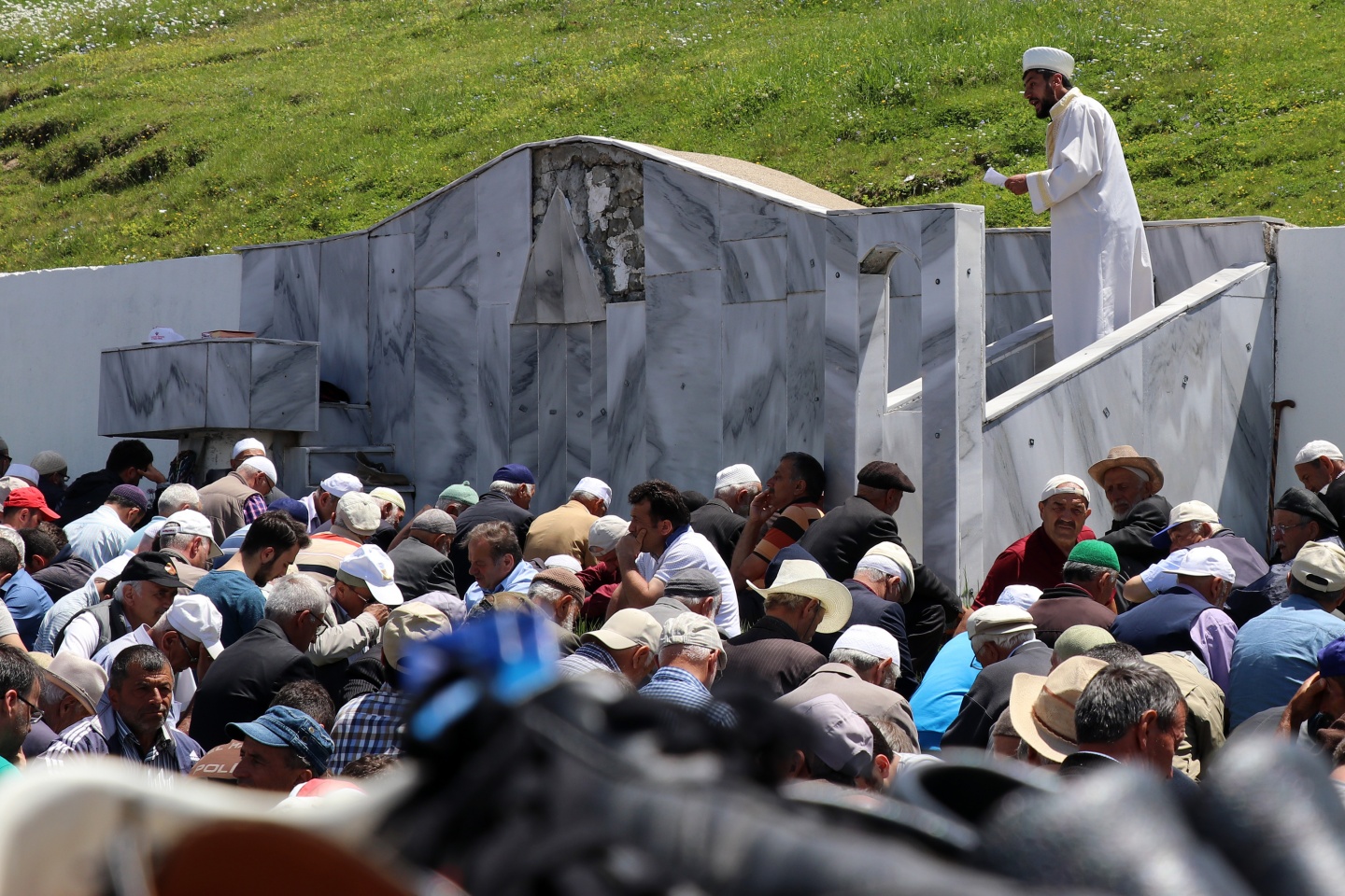 Bu caminin ne kubbesi ne çatısı var 14