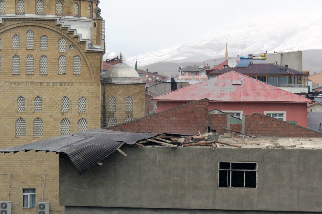 Kelkit’te Rüzgar Çatıları Uçurdu 2