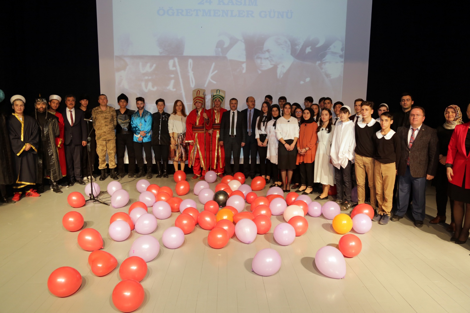 Gümüşhane’de Öğretmenler Günü kutlandı 3