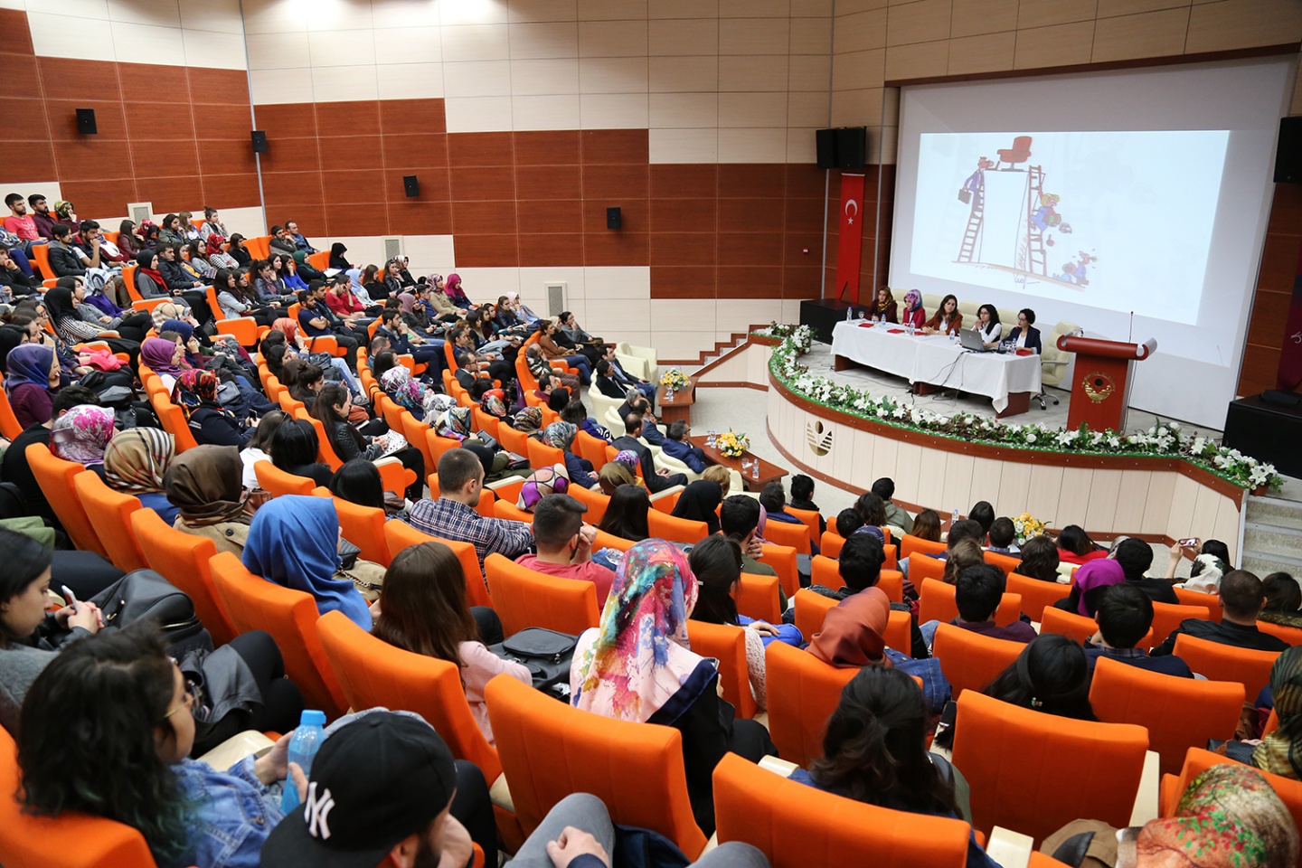 GÜ'de 8 Mart Dünya Kadınlar Günü Kutlandı 9