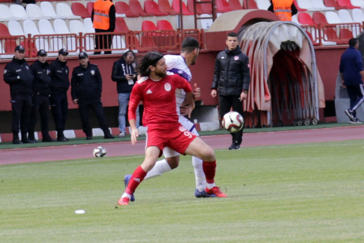 Gümüş Hacettepe'yi aşamadı: 2-3 18