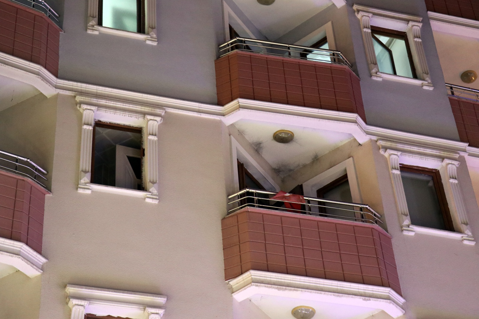 Gümüşhane’de apartta yangın çıktı 3