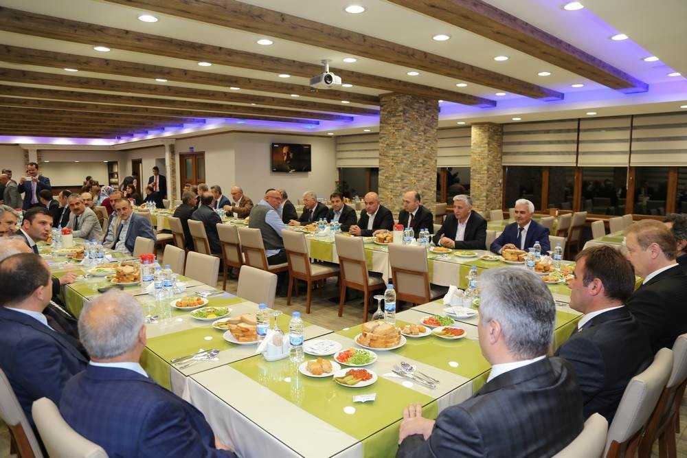 Gümüşhane Lisesi Mezunları yemekte buluştu 3