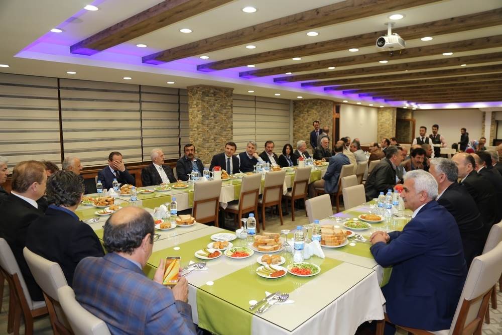 Gümüşhane Lisesi Mezunları yemekte buluştu 4